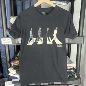 modern y2k beatles graphic tee medium